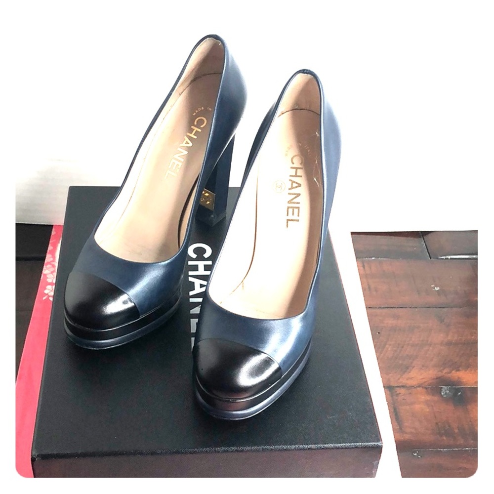 Chanel Escarpins Cap Toe Pumps Size 37.5